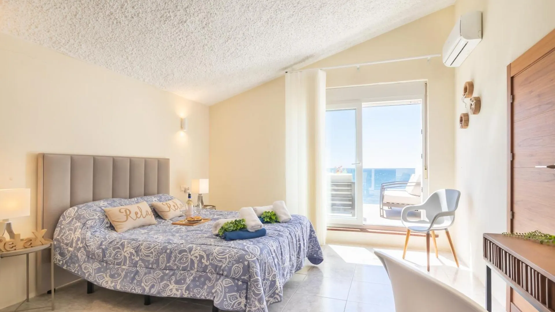 Bahia Dorada Beach Casita & Villa Vacation Homes - Happy Rentals Estepona