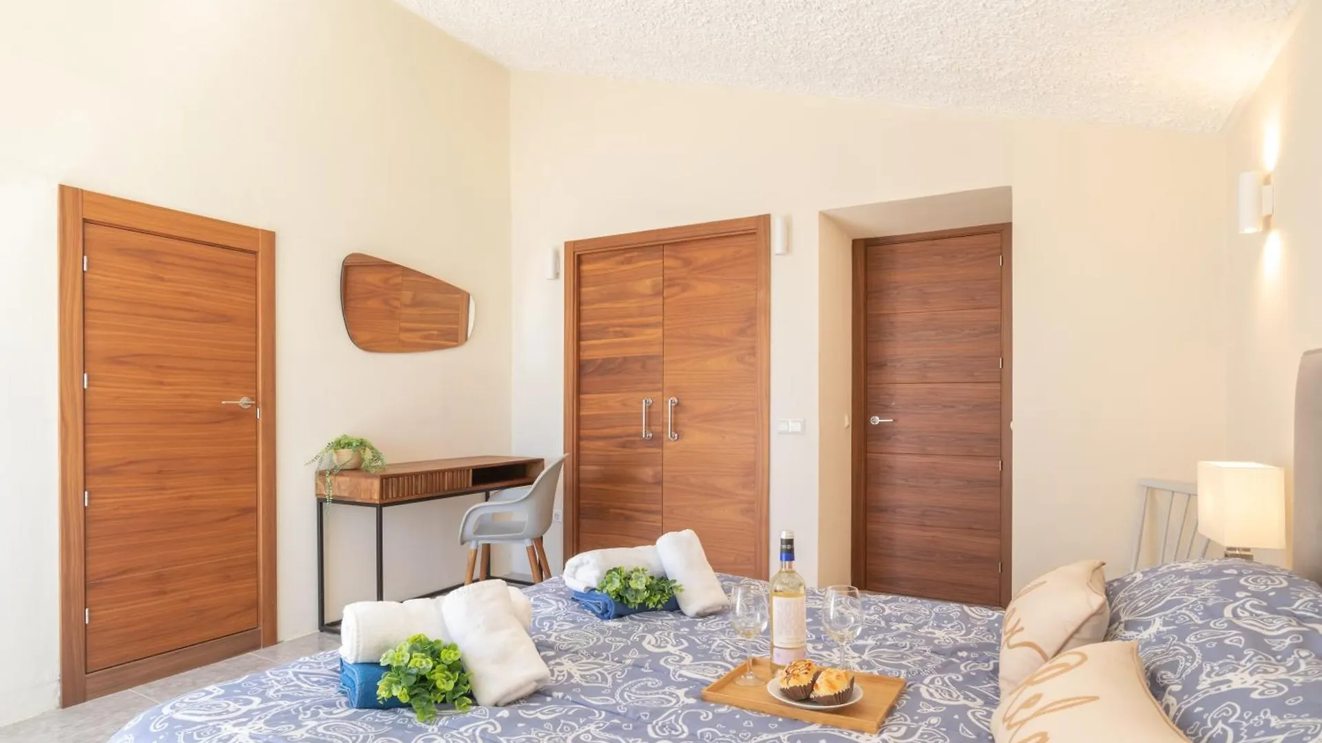 Bahia Dorada Beach Casita & Villa Vacation Homes - Happy Rentals Estepona